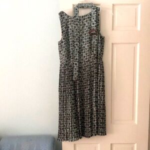 Elegant Italian sleeveless dress by luxury brand Cerruti 1881